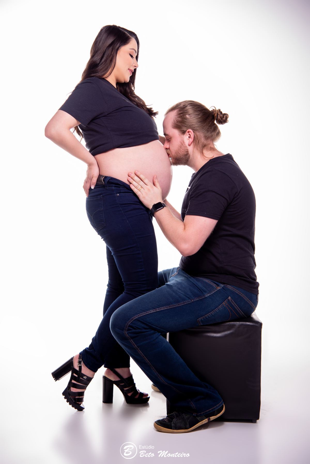 Book Gestante e Família em Curitiba - Book de gestante em estúdio - ensaio de gestante - book em estúdio - sessão fotográfica - Grávida - Gestação - Estúdio Beto Monteiro - Jheniffer - Gustavo