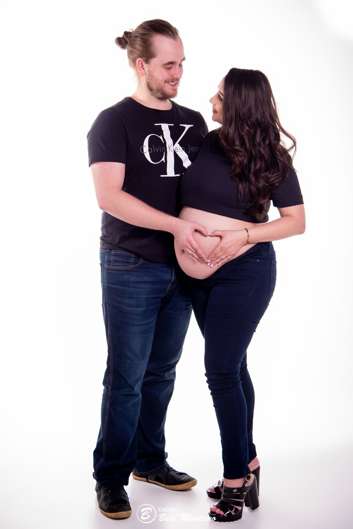 Book Gestante e Família em Curitiba - Book de gestante em estúdio - ensaio de gestante - book em estúdio - sessão fotográfica - Grávida - Gestação - Estúdio Beto Monteiro - Jheniffer - Gustavo