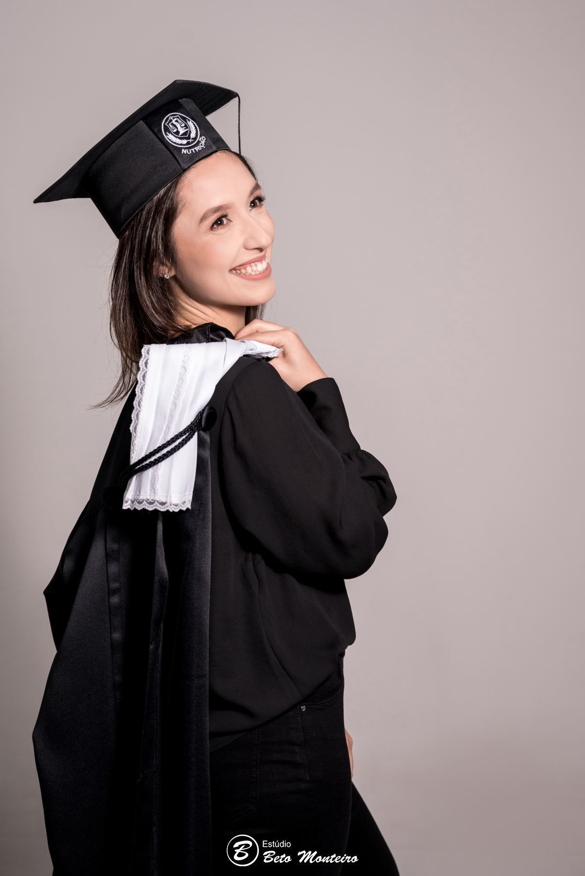 book feminino - book formanda - sessão de formatura - book formanda em estúdio - Giulia Melo - nutrição - sessão de nutrição - formatura de nutrição - book formandos curitiba - faculdade - universidade