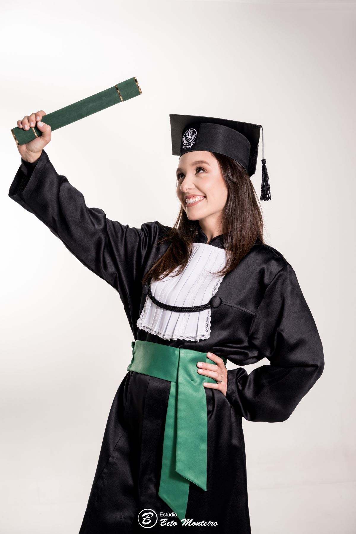 book feminino - book formanda - sessão de formatura - book formanda em estúdio - Giulia Melo - nutrição - sessão de nutrição - formatura de nutrição - book formandos curitiba - faculdade - universidade