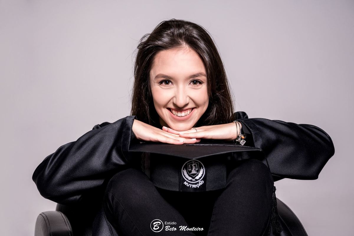 book feminino - book formanda - sessão de formatura - book formanda em estúdio - Giulia Melo - nutrição - sessão de nutrição - formatura de nutrição - book formandos curitiba - faculdade - universidade