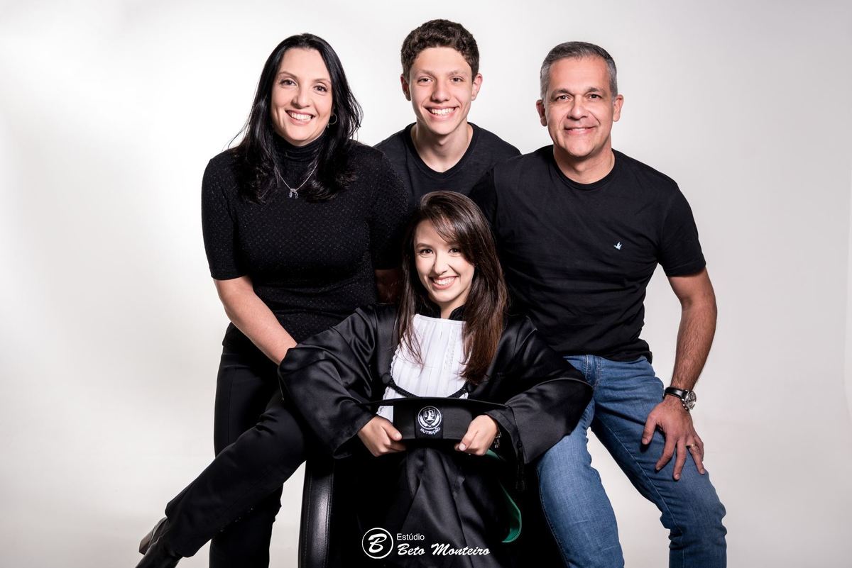 book feminino - book formanda - sessão de formatura - book formanda em estúdio - Giulia Melo - nutrição - sessão de nutrição - formatura de nutrição - book formandos curitiba - faculdade - universidade