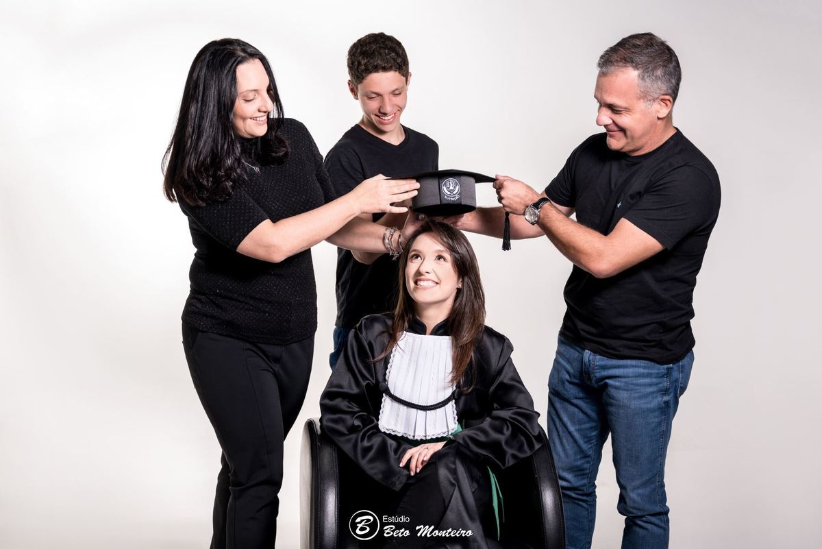 book feminino - book formanda - sessão de formatura - book formanda em estúdio - Giulia Melo - nutrição - sessão de nutrição - formatura de nutrição - book formandos curitiba - faculdade - universidade