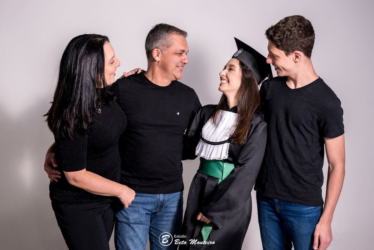 book feminino - book formanda - sessão de formatura - book formanda em estúdio - Giulia Melo - nutrição - sessão de nutrição - formatura de nutrição - book formandos curitiba - faculdade - universidade