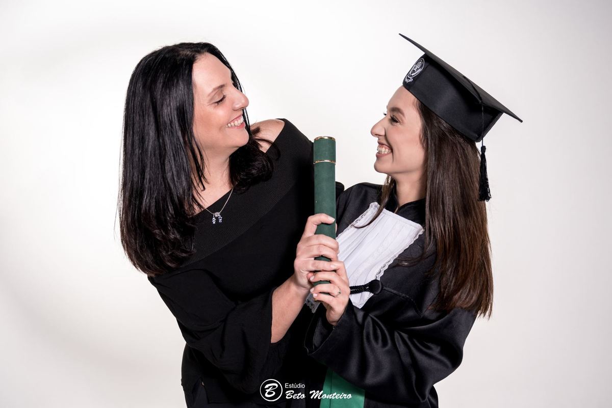 book feminino - book formanda - sessão de formatura - book formanda em estúdio - Giulia Melo - nutrição - sessão de nutrição - formatura de nutrição - book formandos curitiba - faculdade - universidade