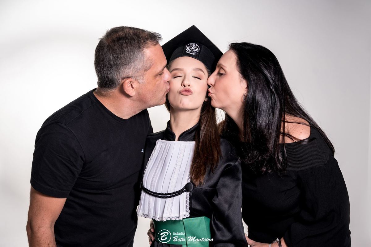 book feminino - book formanda - sessão de formatura - book formanda em estúdio - Giulia Melo - nutrição - sessão de nutrição - formatura de nutrição - book formandos curitiba - faculdade - universidade