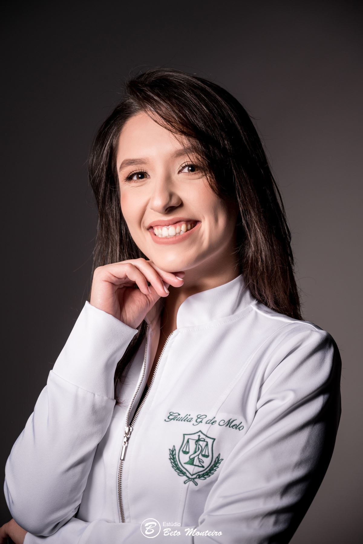 book feminino - book formanda - sessão de formatura - book formanda em estúdio - Giulia Melo - nutrição - sessão de nutrição - formatura de nutrição - book formandos curitiba - faculdade - universidade