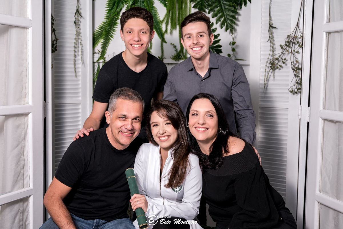 book feminino - book formanda - sessão de formatura - book formanda em estúdio - Giulia Melo - nutrição - sessão de nutrição - formatura de nutrição - book formandos curitiba - faculdade - universidade