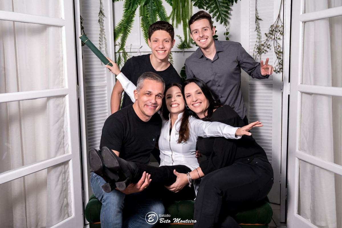 book feminino - book formanda - sessão de formatura - book formanda em estúdio - Giulia Melo - nutrição - sessão de nutrição - formatura de nutrição - book formandos curitiba - faculdade - universidade