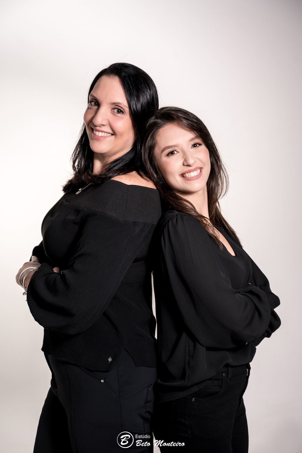 book feminino - book formanda - sessão de formatura - book formanda em estúdio - Giulia Melo - nutrição - sessão de nutrição - formatura de nutrição - book formandos curitiba - faculdade - universidade