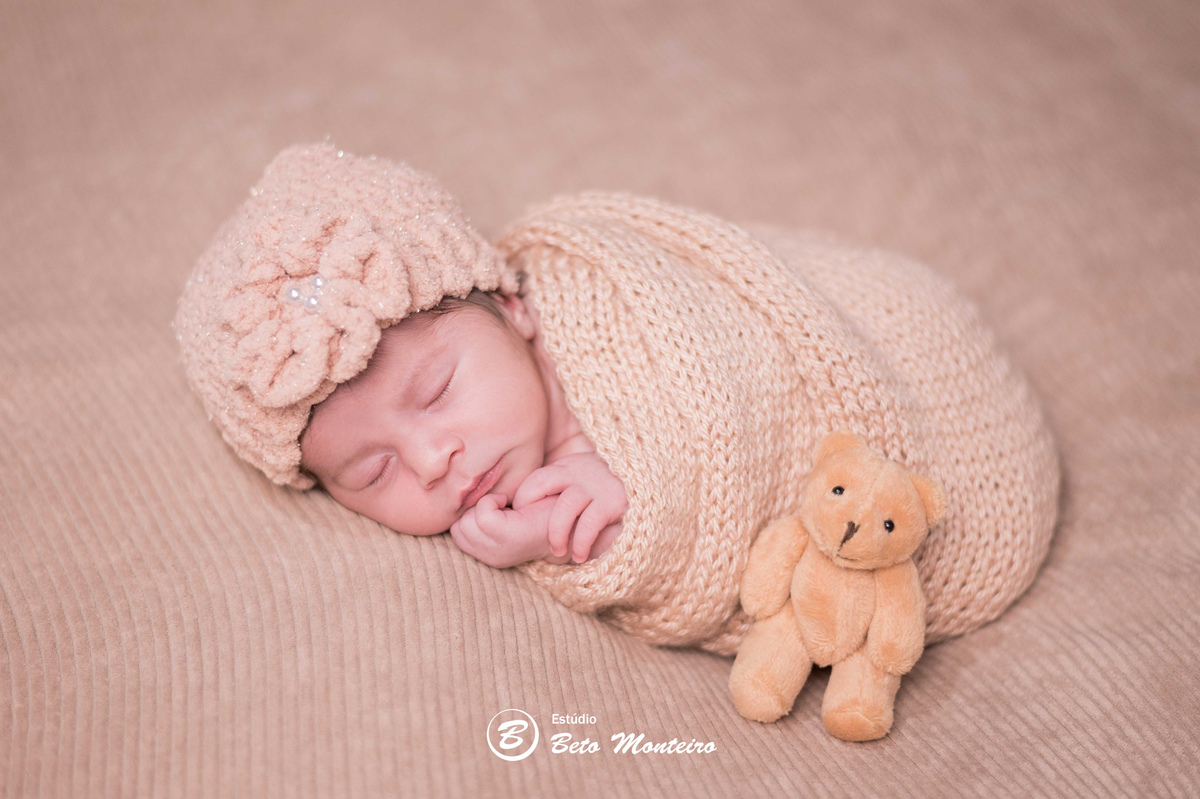 Book fotográfico New Born - Book de fotos - Book New Born - book newborn - Book de Recém-nascido - Book de Bebê - newborn menina - Estúdio Beto Monteiro - Curitiba - Luísa - Juliane - Robson - newborn com ursinho
