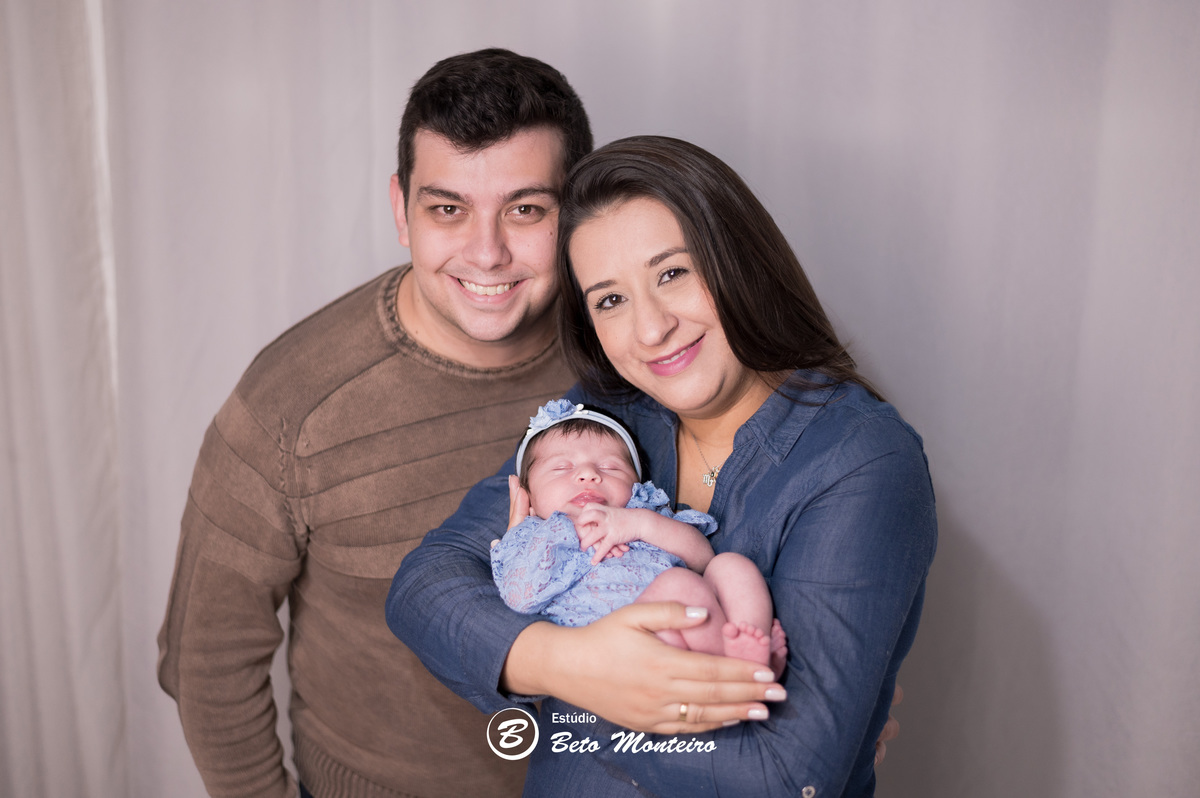 Book fotográfico New Born - Book de fotos - Book New Born - book newborn - Book de Recém-nascido - Book de Bebê - newborn menina - Estúdio Beto Monteiro - Curitiba - Luísa - Juliane - Robson - newborn com pais