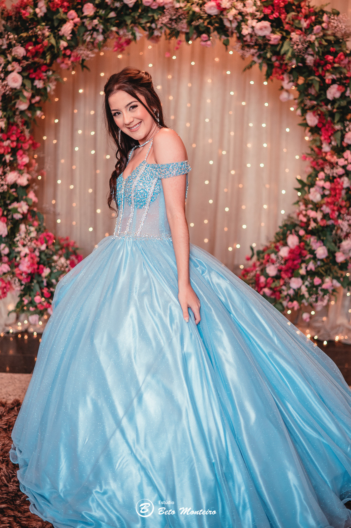 Aniversário de 15 anos - Foto e Filmagem - Debutante - Estúdio Beto Monteiro - Curitiba - fotografo de 15 anos - sessao de fotos - book de 15 anos - fotografo - Maria eduarda rossato  - castello reale - pedro aquino - sol cerimonial - vestido azul