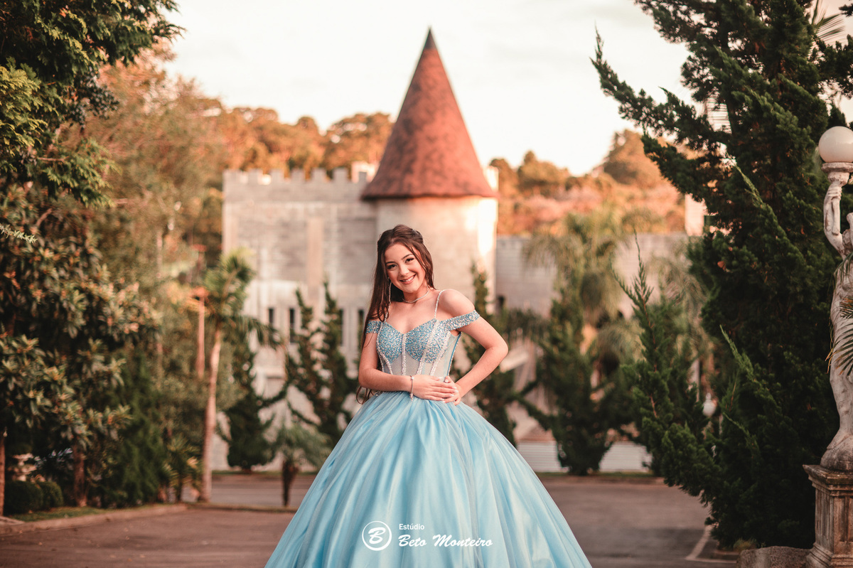 Aniversário de 15 anos - Foto e Filmagem - Debutante - Estúdio Beto Monteiro - Curitiba - fotografo de 15 anos - sessao de fotos - book de 15 anos - fotografo - Maria eduarda rossato  - castello reale - pedro aquino - sol cerimonial - vestido azul