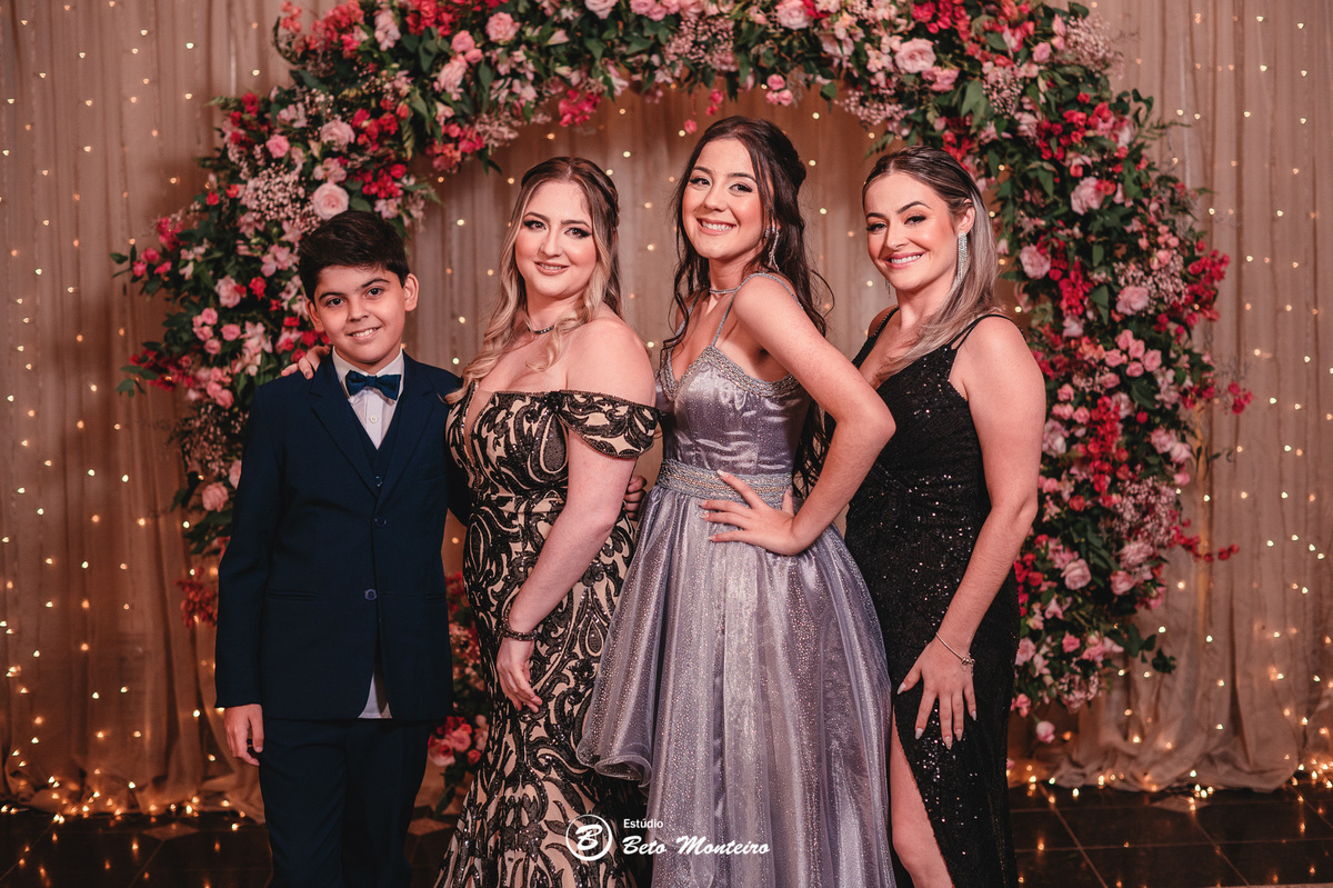 Aniversário de 15 anos - Foto e Filmagem - Debutante - Estúdio Beto Monteiro - Curitiba - fotografo de 15 anos - sessao de fotos - book de 15 anos - fotografo - Maria eduarda rossato  - castello reale - pedro aquino - sol cerimonial - vestido azul