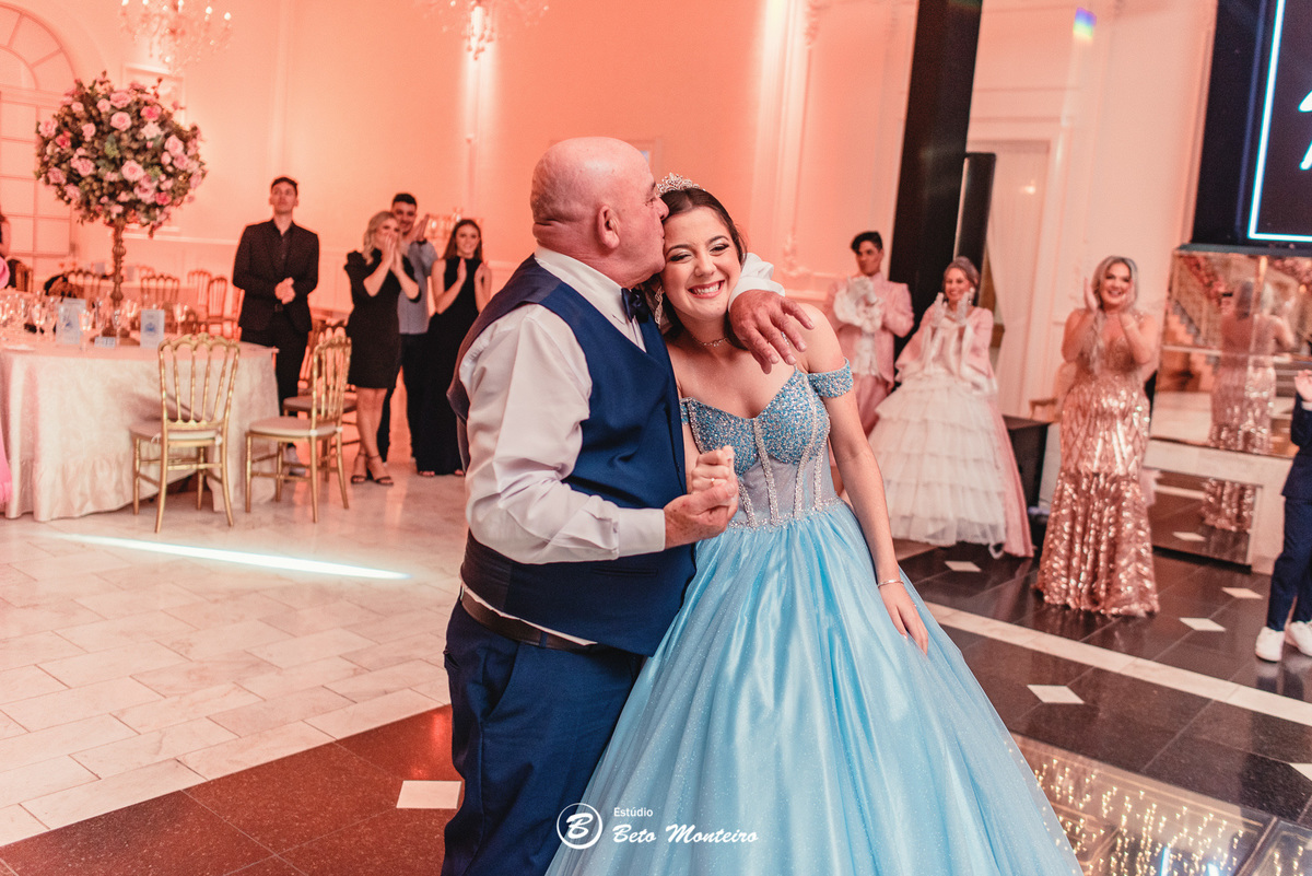 Aniversário de 15 anos - Foto e Filmagem - Debutante - Estúdio Beto Monteiro - Curitiba - fotografo de 15 anos - sessao de fotos - book de 15 anos - fotografo - Maria eduarda rossato  - castello reale - pedro aquino - sol cerimonial - vestido azul