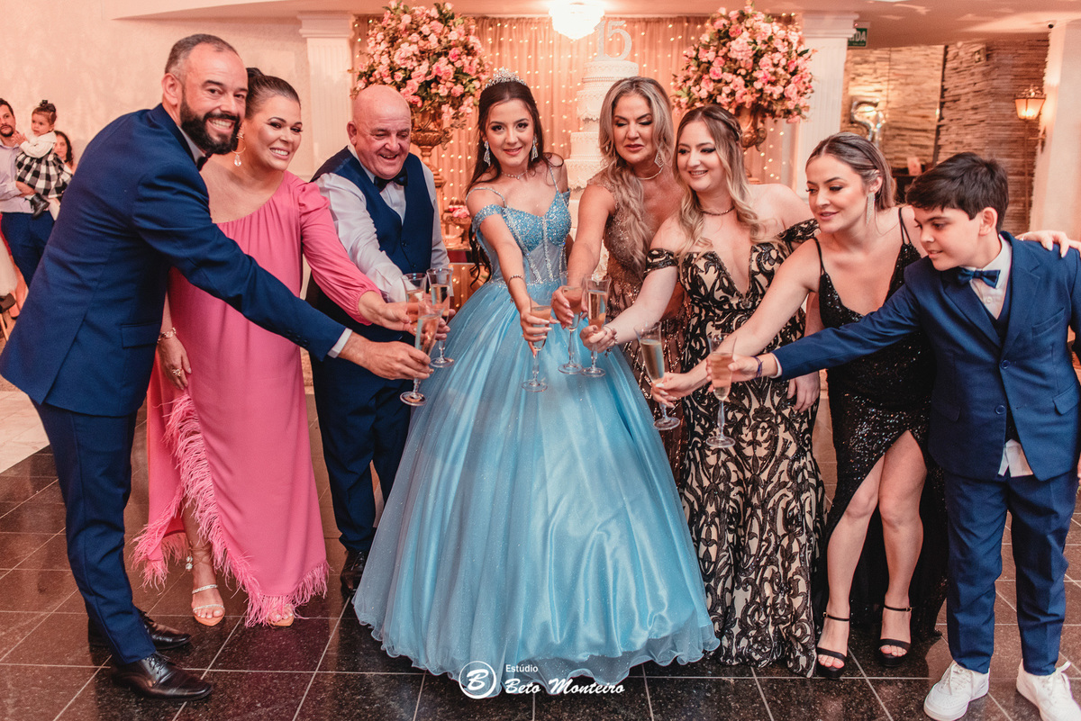 Aniversário de 15 anos - Foto e Filmagem - Debutante - Estúdio Beto Monteiro - Curitiba - fotografo de 15 anos - sessao de fotos - book de 15 anos - fotografo - Maria eduarda rossato  - castello reale - pedro aquino - sol cerimonial - vestido azul