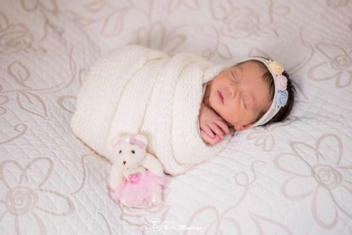 Book fotográfico New Born - Book de fotos - Book New Born - book newborn - Book de Recém-nascido - Book de Bebê - newborn menina - Estúdio Beto Monteiro - Curitiba - Helena - Flavia