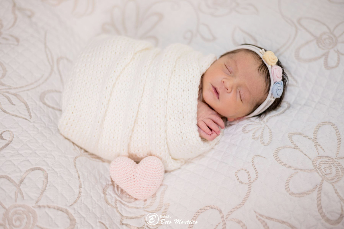Book fotográfico New Born - Book de fotos - Book New Born - book newborn - Book de Recém-nascido - Book de Bebê - newborn menina - Estúdio Beto Monteiro - Curitiba - Helena - Flavia