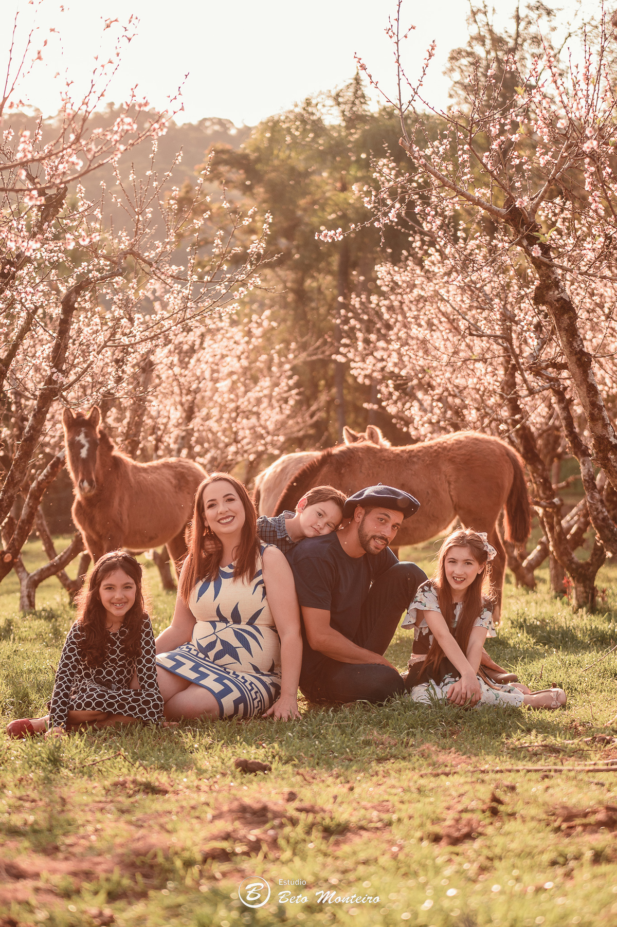 Book Gestante e Familia em Curitiba - Book gestante Campo Largo - Book de gestante lifestyle - Fotos ao ar livre - Grávida - Gestação - Book de gestante - Estúdio Beto Monteiro - Cabanha Matoski - Flavia - Maicon - Helena