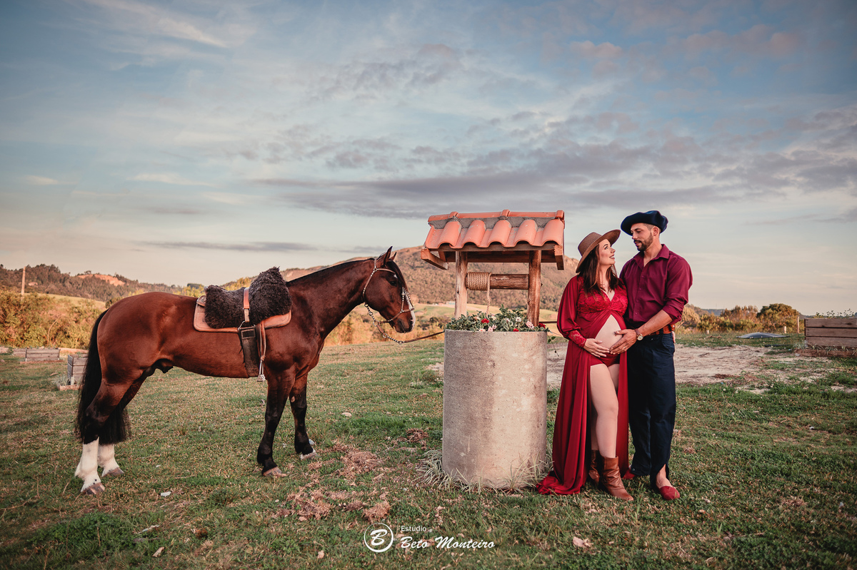 Book Gestante e Familia em Curitiba - Book gestante Campo Largo - Book de gestante lifestyle - Fotos ao ar livre - Grávida - Gestação - Book de gestante - Estúdio Beto Monteiro - Cabanha Matoski - Flavia - Maicon - Helena