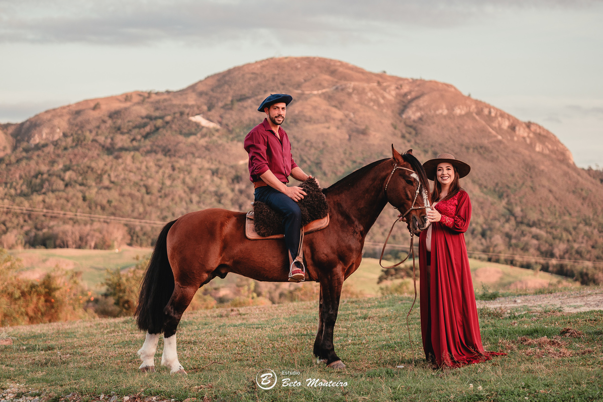 Book Gestante e Familia em Curitiba - Book gestante Campo Largo - Book de gestante lifestyle - Fotos ao ar livre - Grávida - Gestação - Book de gestante - Estúdio Beto Monteiro - Cabanha Matoski - Flavia - Maicon - Helena
