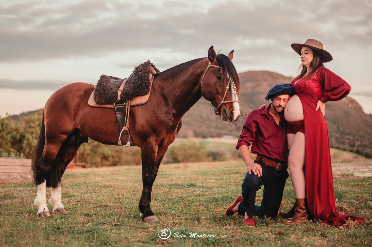 Book Gestante e Familia em Curitiba - Book gestante Campo Largo - Book de gestante lifestyle - Fotos ao ar livre - Grávida - Gestação - Book de gestante - Estúdio Beto Monteiro - Cabanha Matoski - Flavia - Maicon - Helena