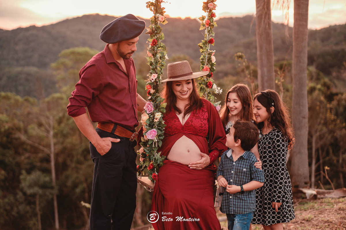 Book Gestante e Familia em Curitiba - Book gestante Campo Largo - Book de gestante lifestyle - Fotos ao ar livre - Grávida - Gestação - Book de gestante - Estúdio Beto Monteiro - Cabanha Matoski - Flavia - Maicon - Helena