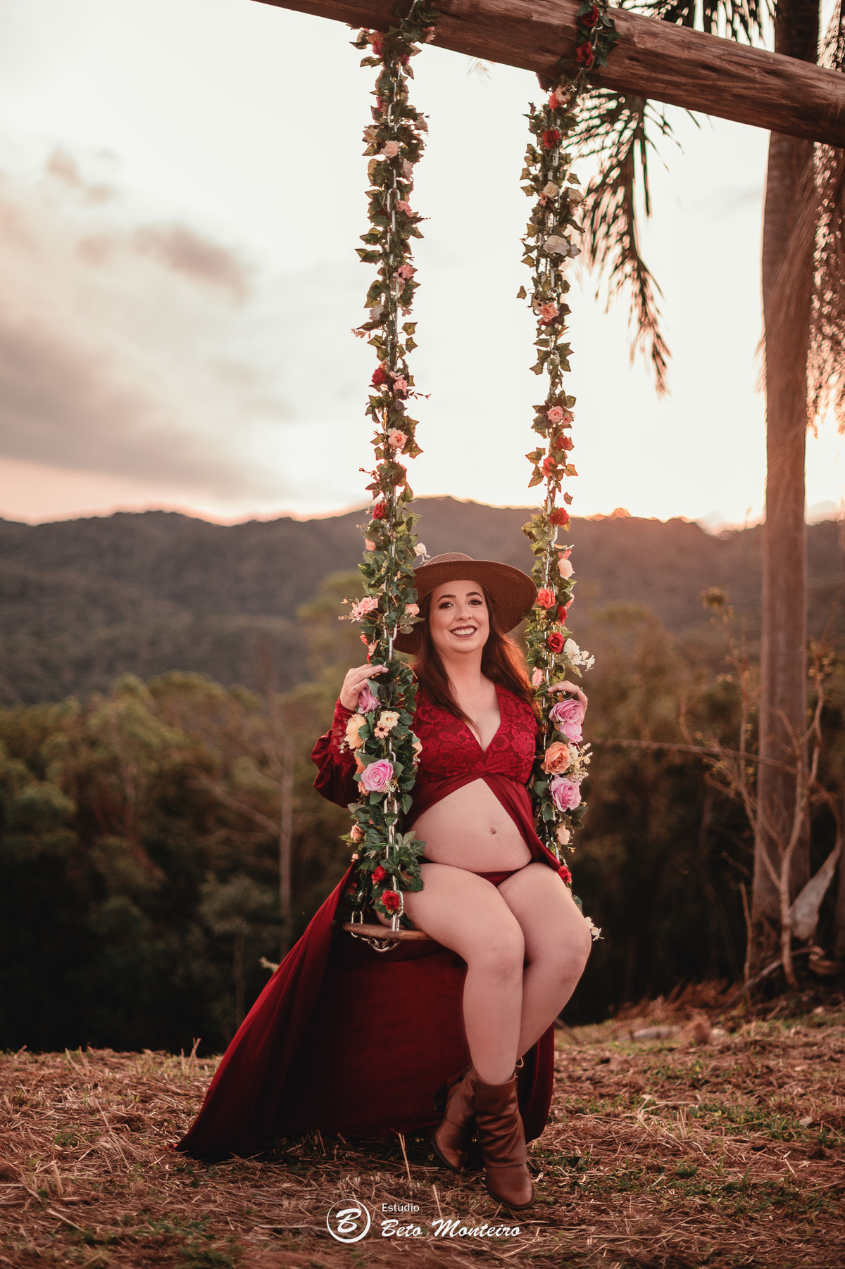 Book Gestante e Familia em Curitiba - Book gestante Campo Largo - Book de gestante lifestyle - Fotos ao ar livre - Grávida - Gestação - Book de gestante - Estúdio Beto Monteiro - Cabanha Matoski - Flavia - Maicon - Helena