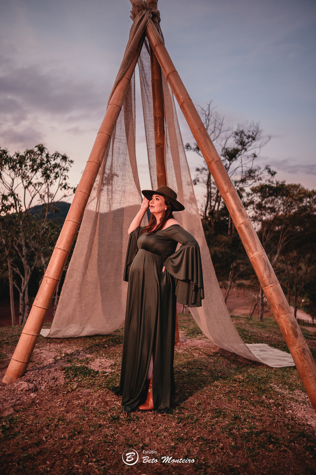 Book Gestante e Familia em Curitiba - Book gestante Campo Largo - Book de gestante lifestyle - Fotos ao ar livre - Grávida - Gestação - Book de gestante - Estúdio Beto Monteiro - Cabanha Matoski - Flavia - Maicon - Helena