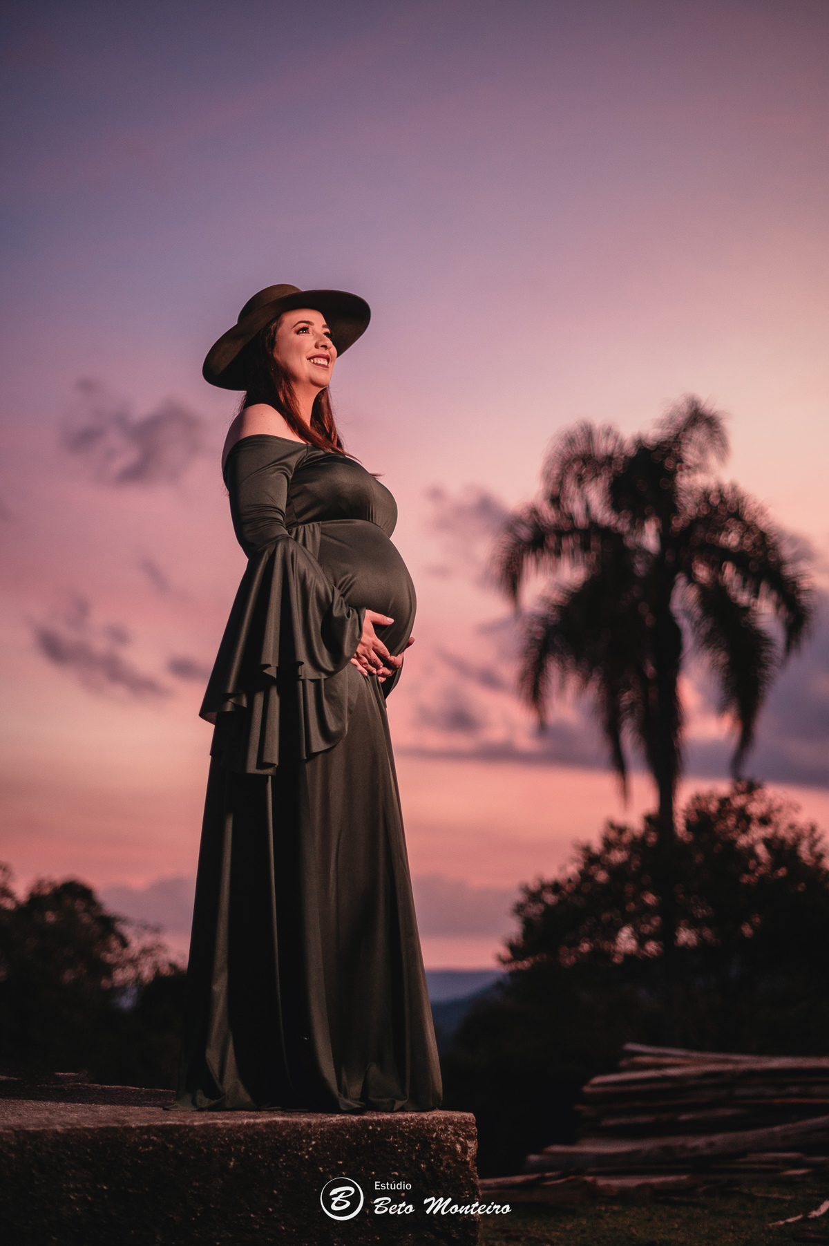 Book Gestante e Familia em Curitiba - Book gestante Campo Largo - Book de gestante lifestyle - Fotos ao ar livre - Grávida - Gestação - Book de gestante - Estúdio Beto Monteiro - Cabanha Matoski - Flavia - Maicon - Helena