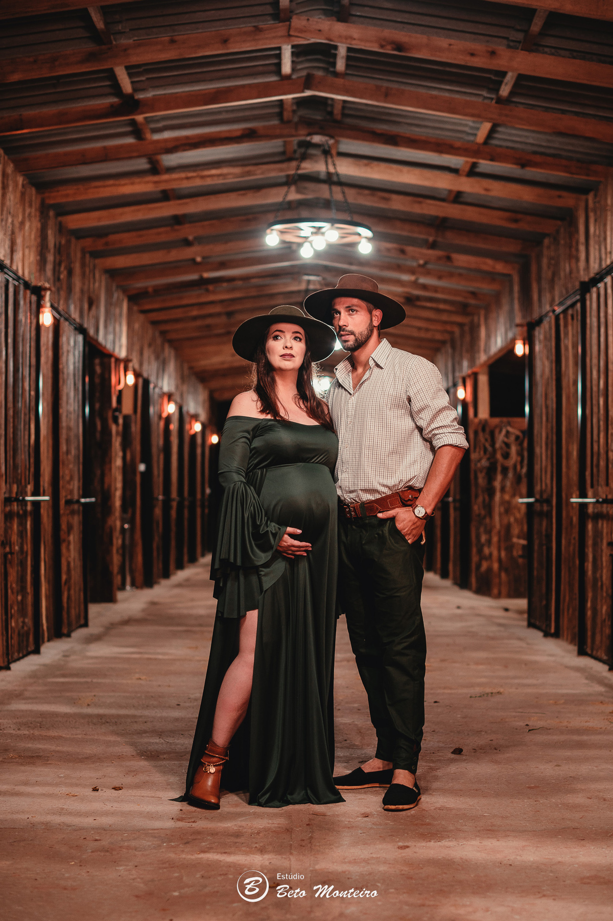 Book Gestante e Familia em Curitiba - Book gestante Campo Largo - Book de gestante lifestyle - Fotos ao ar livre - Grávida - Gestação - Book de gestante - Estúdio Beto Monteiro - Cabanha Matoski - Flavia - Maicon - Helena