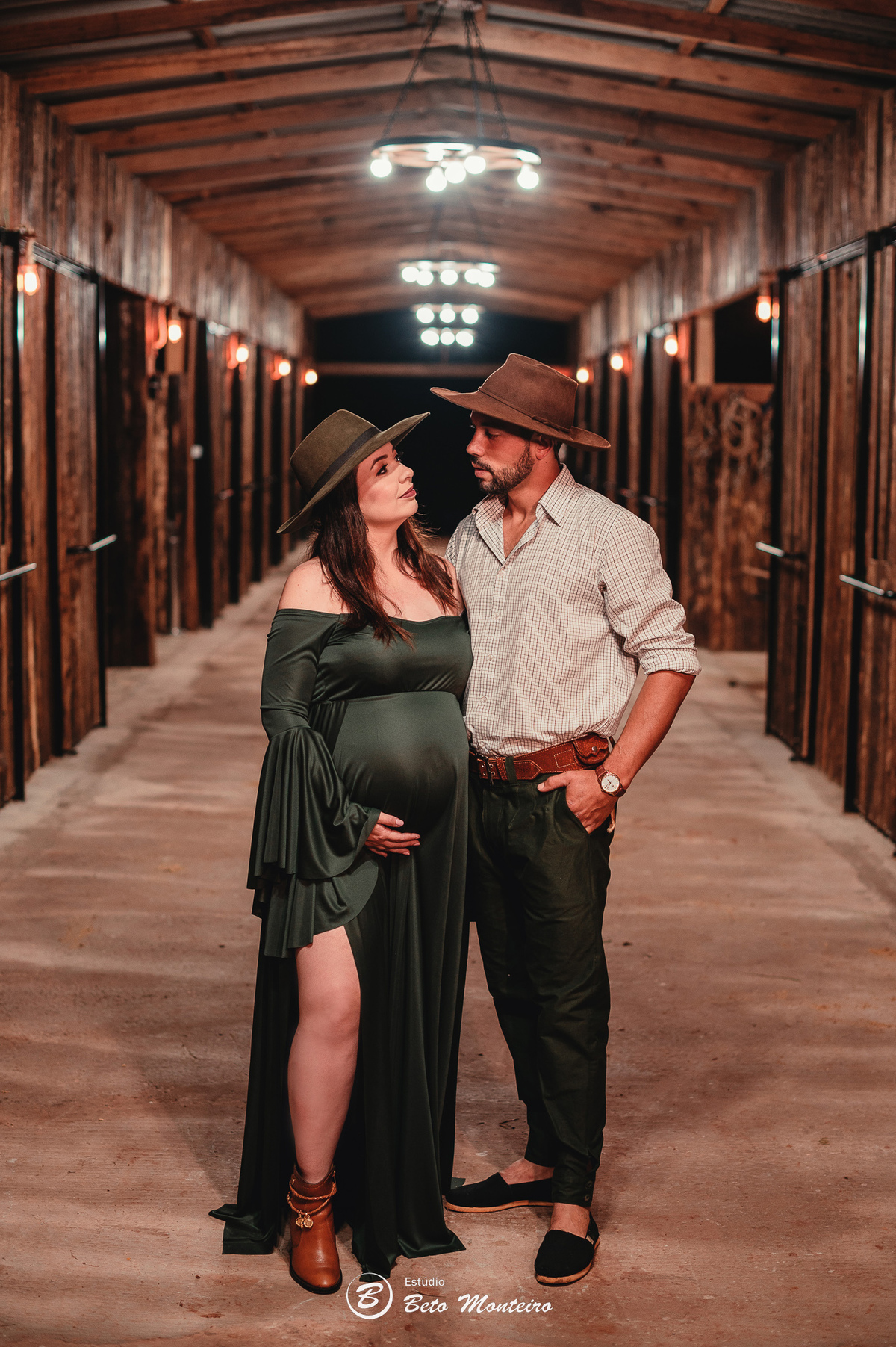 Book Gestante e Familia em Curitiba - Book gestante Campo Largo - Book de gestante lifestyle - Fotos ao ar livre - Grávida - Gestação - Book de gestante - Estúdio Beto Monteiro - Cabanha Matoski - Flavia - Maicon - Helena