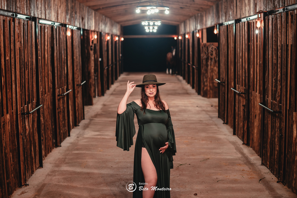 Book Gestante e Familia em Curitiba - Book gestante Campo Largo - Book de gestante lifestyle - Fotos ao ar livre - Grávida - Gestação - Book de gestante - Estúdio Beto Monteiro - Cabanha Matoski - Flavia - Maicon - Helena