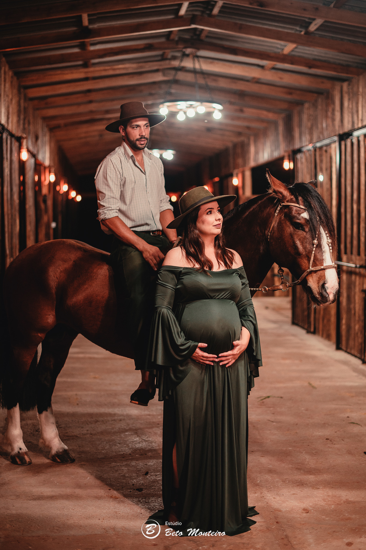 Book Gestante e Familia em Curitiba - Book gestante Campo Largo - Book de gestante lifestyle - Fotos ao ar livre - Grávida - Gestação - Book de gestante - Estúdio Beto Monteiro - Cabanha Matoski - Flavia - Maicon - Helena