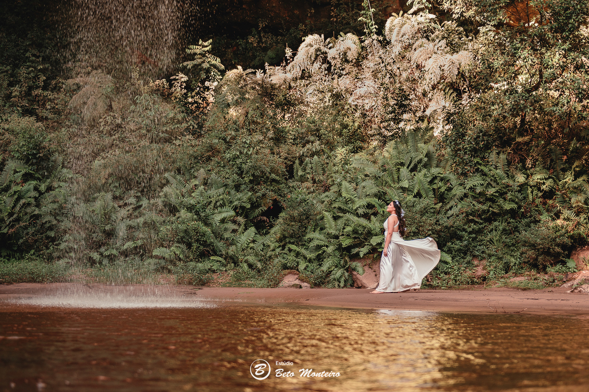 Aniversário de 15 anos - Foto e Filmagem - Debutante - Estúdio Beto Monteiro - Curitiba - fotografo de 15 anos - fotógrafa - sessão de fotos - book de fotos - book de 15 anos - fotografo - espaço do campo - vestido de debutante - Lais - Lais Gavloski