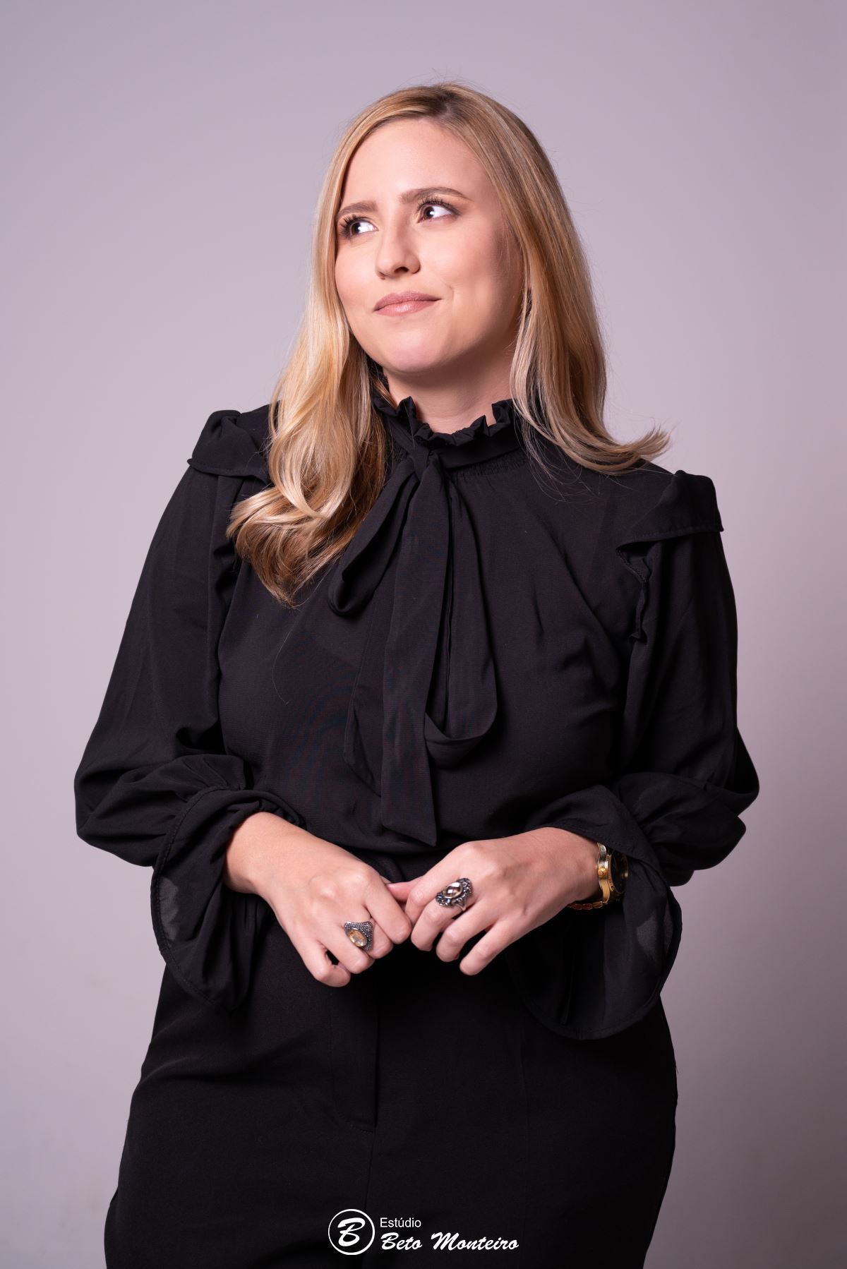 sessão profissional - sessão executiva - foto perfil - ensaio executivo - ensaio profissional - foto profissão - book executivo - book profissional - foto linkedin - foto curriculo - sessão corporativa -  - foto corporativa - Caroline Valente - RH