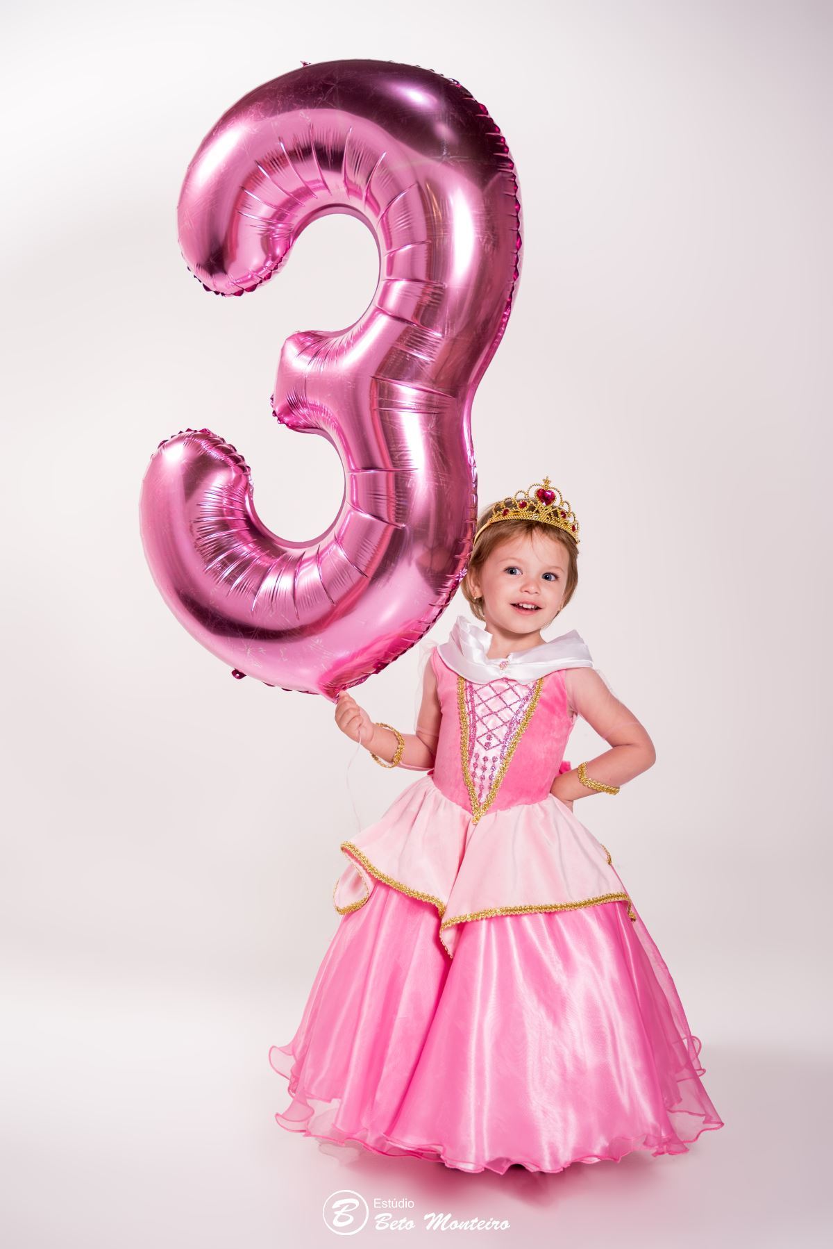 Book fotográfico Infantil - Book de fotos - Book de Criança - Book de Bebê - Book Menina - Book Menino - Book 3 anos - 3 aninhos - Bela adormecida - princesa Aurora - book de família - Estúdio Beto Monteiro - Curitiba - Sarah -  Angela - Sandro