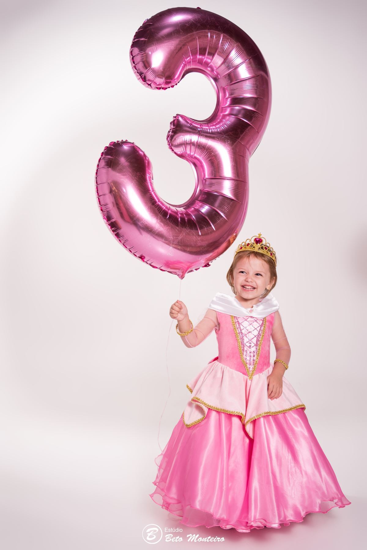 Book fotográfico Infantil - Book de fotos - Book de Criança - Book de Bebê - Book Menina - Book Menino - Book 3 anos - 3 aninhos - Bela adormecida - princesa Aurora - book de família - Estúdio Beto Monteiro - Curitiba - Sarah -  Angela - Sandro