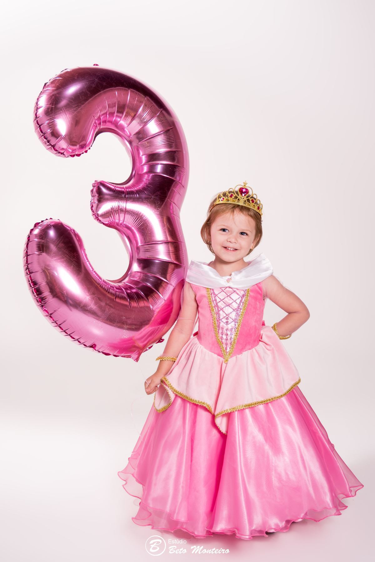 Book fotográfico Infantil - Book de fotos - Book de Criança - Book de Bebê - Book Menina - Book Menino - Book 3 anos - 3 aninhos - Bela adormecida - princesa Aurora - book de família - Estúdio Beto Monteiro - Curitiba - Sarah -  Angela - Sandro