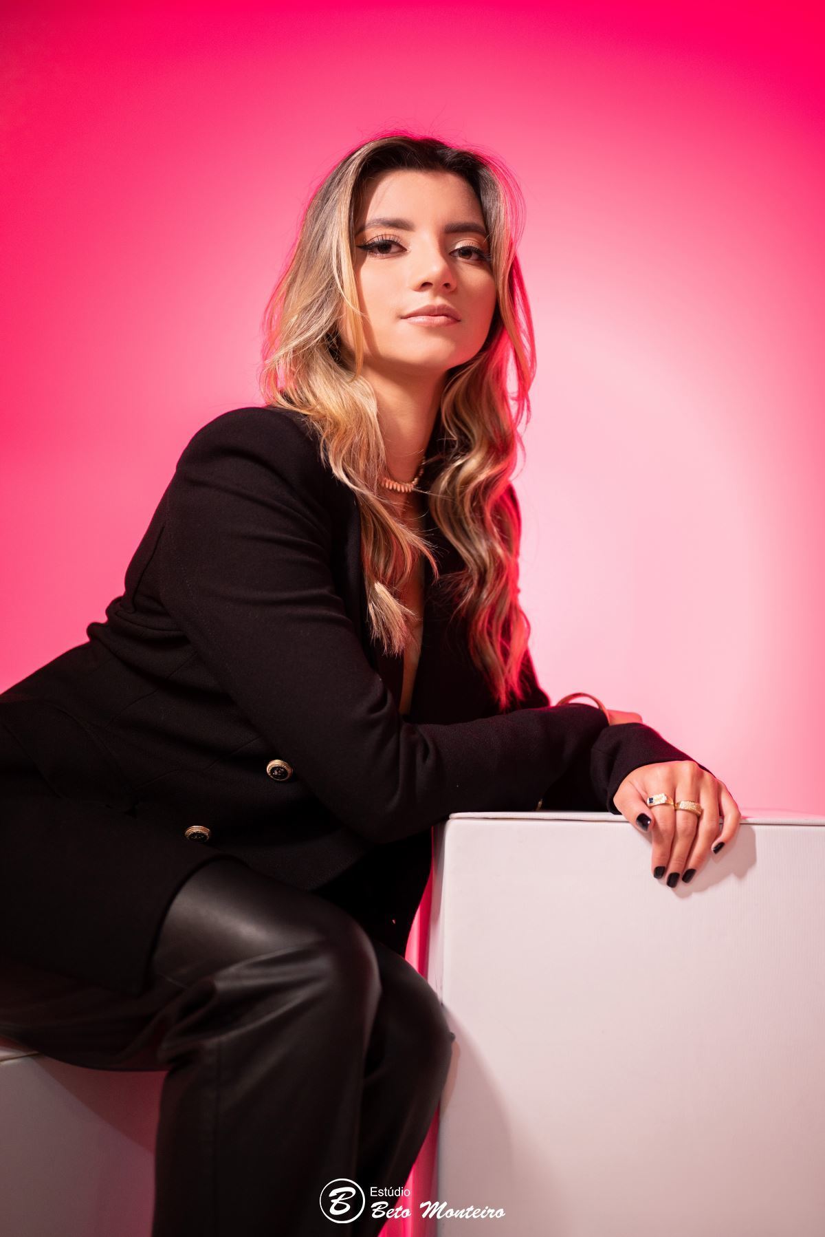 Book fotográfico feminino - book feminino - Camila Fortunato Hunika - Curitiba - fotos em estúdio - sessão feminina