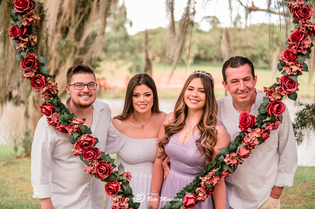 Aniversário de 15 anos - Foto e Filmagem - Debutante - Estúdio Beto Monteiro - Curitiba - fotografo de 15 anos - fotógrafa - sessão de fotos - book de fotos - book de 15 anos - fotografo - chácara ienkot - vestido de debutante - Isadora