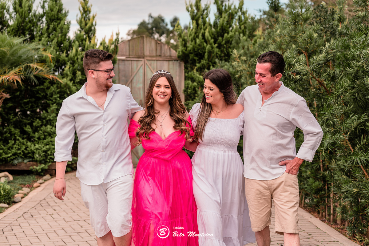 Aniversário de 15 anos - Foto e Filmagem - Debutante - Estúdio Beto Monteiro - Curitiba - fotografo de 15 anos - fotógrafa - sessão de fotos - book de fotos - book de 15 anos - fotografo - chácara ienkot - vestido de debutante - Isadora