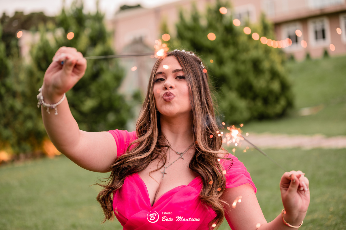 Aniversário de 15 anos - Foto e Filmagem - Debutante - Estúdio Beto Monteiro - Curitiba - fotografo de 15 anos - fotógrafa - sessão de fotos - book de fotos - book de 15 anos - fotografo - chácara ienkot - vestido de debutante - Isadora