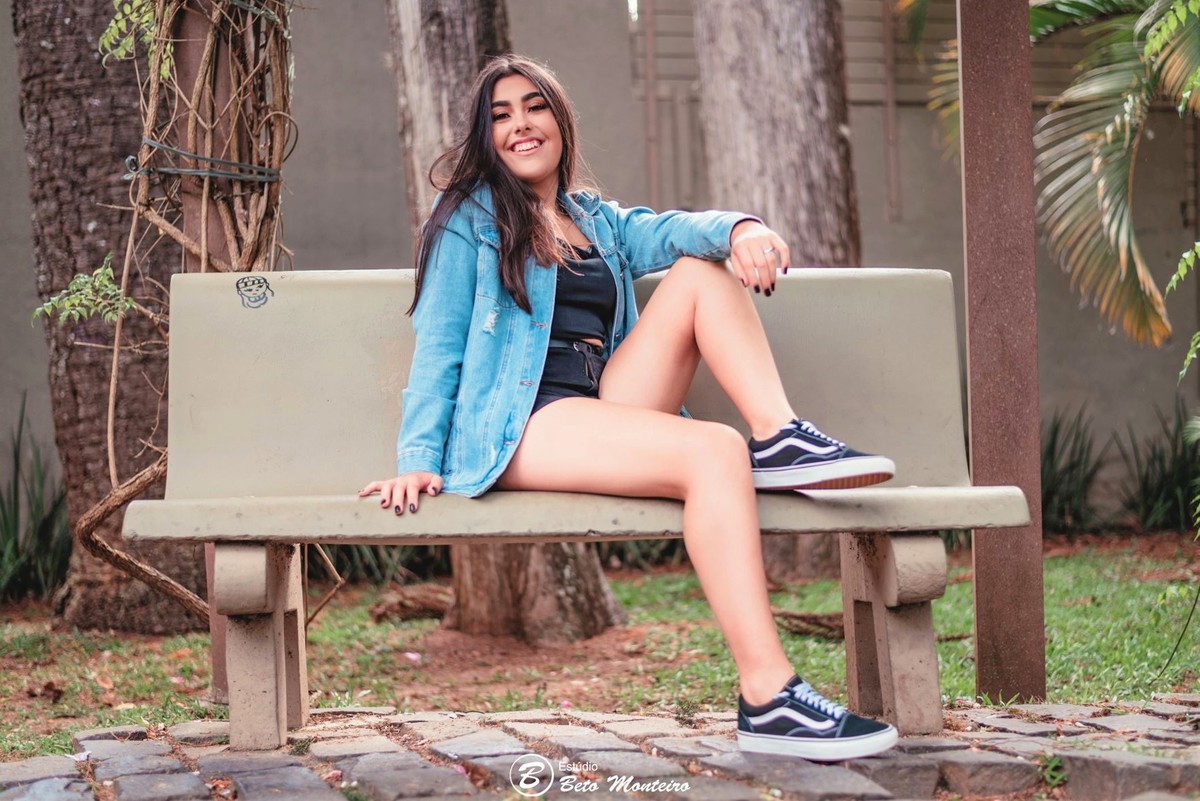 Aniversário de 15 anos - Foto e Filmagem - Debutante - Estúdio Beto Monteiro - Curitiba - fotografo de 15 anos - sessao de fotos - book de fotos - book de 15 anos - fotografa - book dos 15 - urbano - externo - street - Giovana - Giovana Toniolo - curitiba