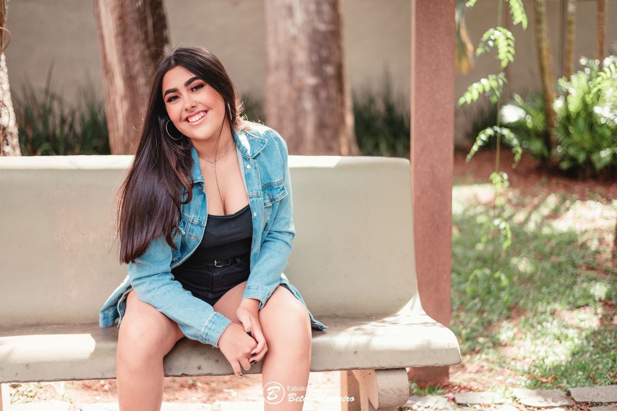 Aniversário de 15 anos - Foto e Filmagem - Debutante - Estúdio Beto Monteiro - Curitiba - fotografo de 15 anos - sessao de fotos - book de fotos - book de 15 anos - fotografa - book dos 15 - urbano - externo - street - Giovana - Giovana Toniolo - curitiba