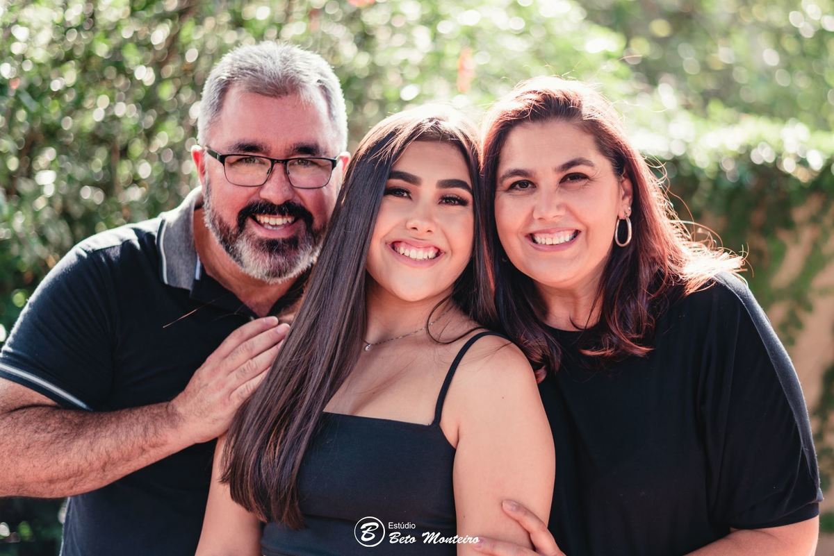 Aniversário de 15 anos - Foto e Filmagem - Debutante - Estúdio Beto Monteiro - Curitiba - fotografo de 15 anos - sessao de fotos - book de fotos - book de 15 anos - fotografa - book dos 15 - urbano - externo - street - Giovana - Giovana Toniolo - curitiba