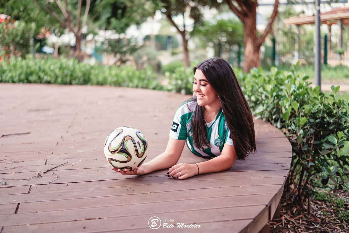 Aniversário de 15 anos - Foto e Filmagem - Debutante - Estúdio Beto Monteiro - Curitiba - fotografo de 15 anos - sessao de fotos - book de fotos - book de 15 anos - fotografa - book dos 15 - urbano - externo - street - Giovana - Giovana Toniolo - curitiba