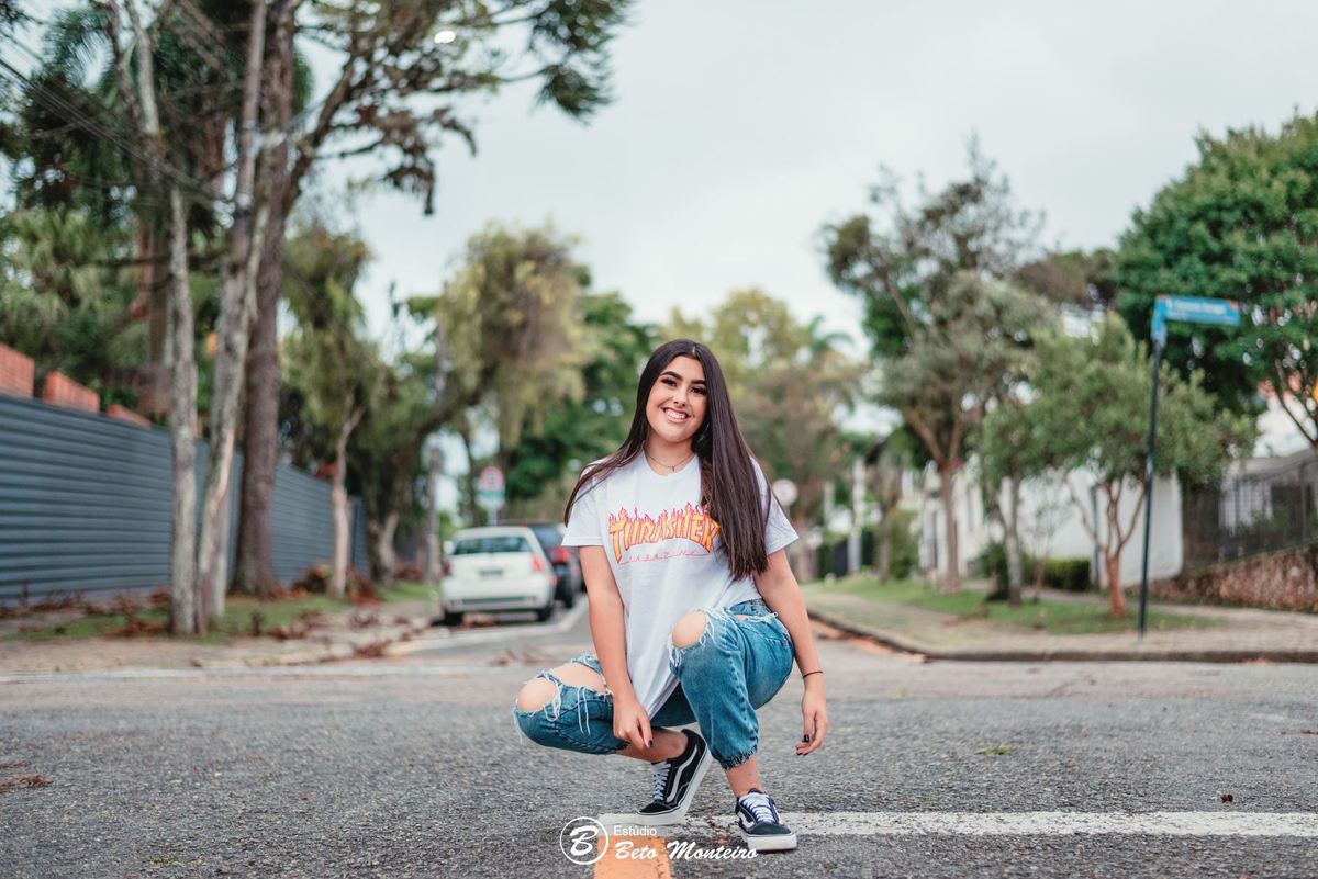 Aniversário de 15 anos - Foto e Filmagem - Debutante - Estúdio Beto Monteiro - Curitiba - fotografo de 15 anos - sessao de fotos - book de fotos - book de 15 anos - fotografa - book dos 15 - urbano - externo - street - Giovana - Giovana Toniolo - curitiba