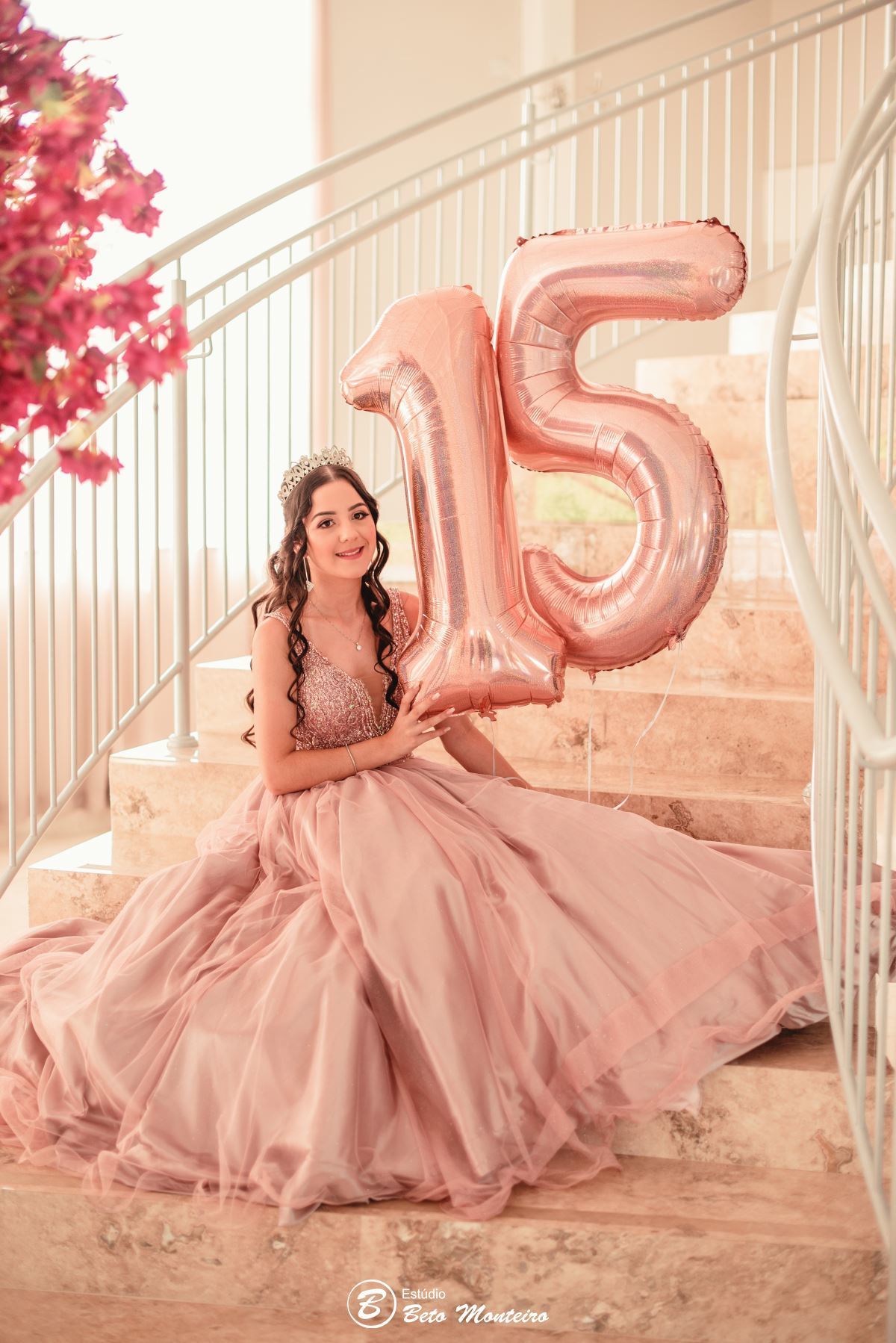 Aniversário de 15 anos - Foto e Filmagem - Debutante - Estúdio Beto Monteiro - Curitiba - fotografo de 15 anos - fotógrafa - sessão de fotos - book de fotos - book de 15 anos - fotografo - chácara ienkot - vestido de debutante - Maria Eduarda Rossato